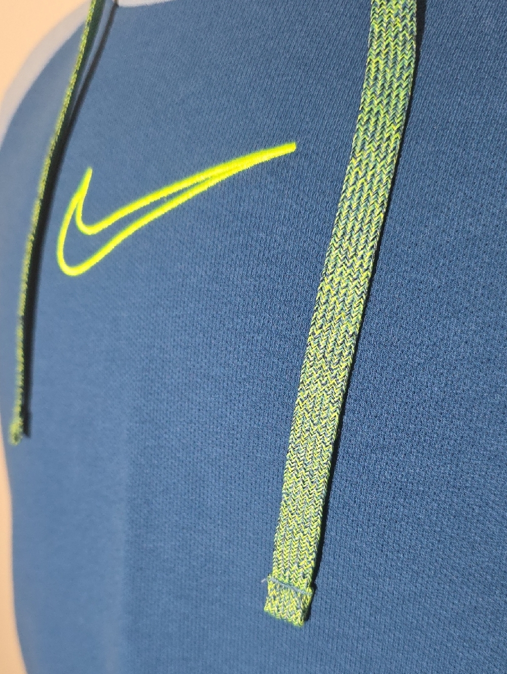Nike Therma Fit Men's Two-Tone Blue Pullover Hoodie with Neon Trim Size L - Picture 3 of 13